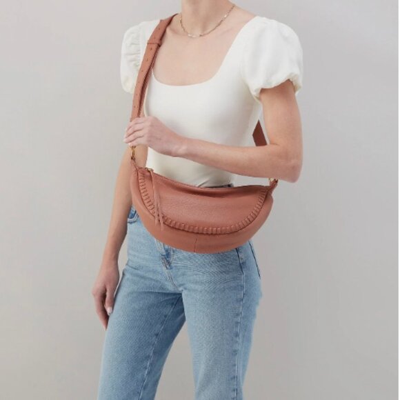 Knox Sling In Pebbled Leather - Picture 2 of 8